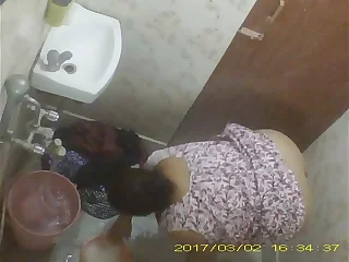 BBW Grown up Indian Milf Rina Washing In Bathroom porn video